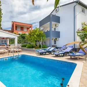 https://nature-sea-holiday-home-with-pool.pula-hotels.org